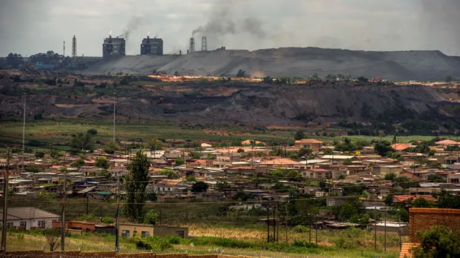 Vosman, Emalahleni, in Mpumalanga, is perforated with coal mines and coal-fired power plants. (Photo by Alet Pretorius) 